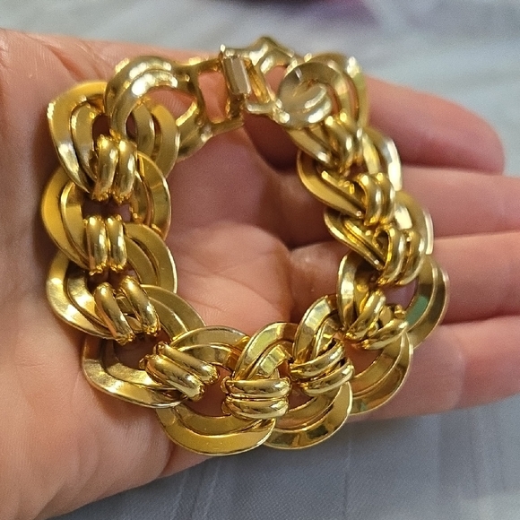 Vintage 1980's Napier Signed Elegant Gold Chain Bracelet - Picture 1 of 3